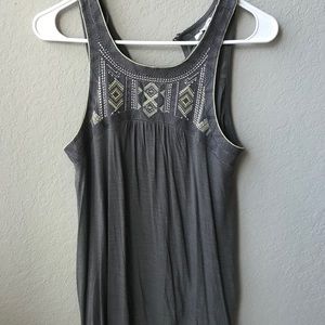 gray tank top